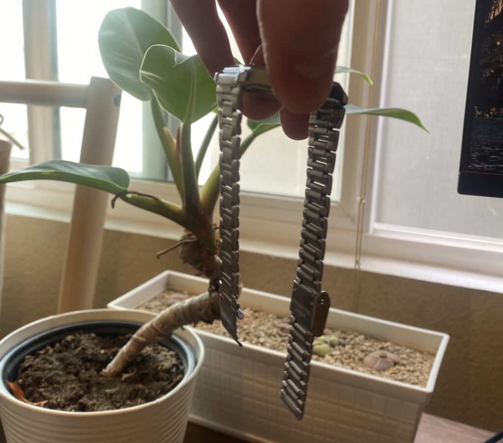 casio a158w bracelet hanging straight down