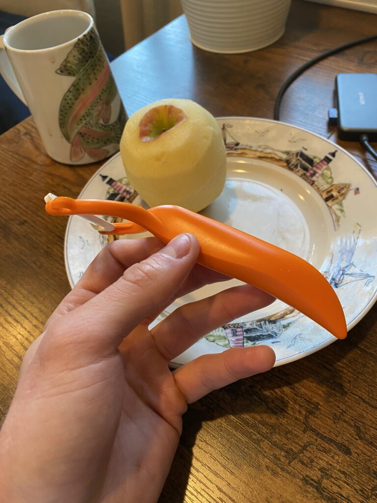 kyocera apple peeler with ceramic blade side view